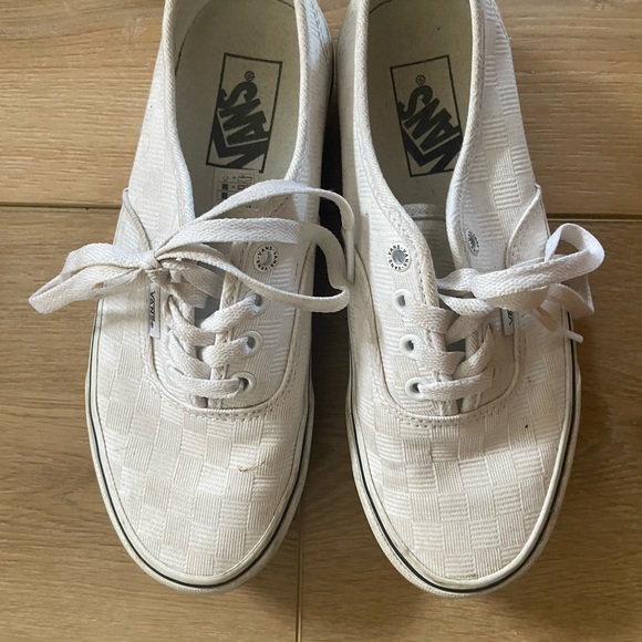White vans - Picture 1 of 5